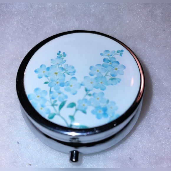 Round Mini Floral Pill Box Case - Picture 9 of 14